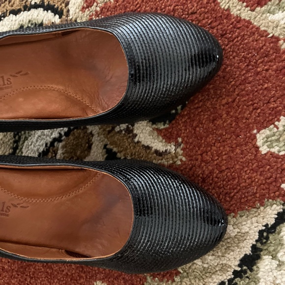 Very elegant and fancy shoes. - Picture 4 of 15